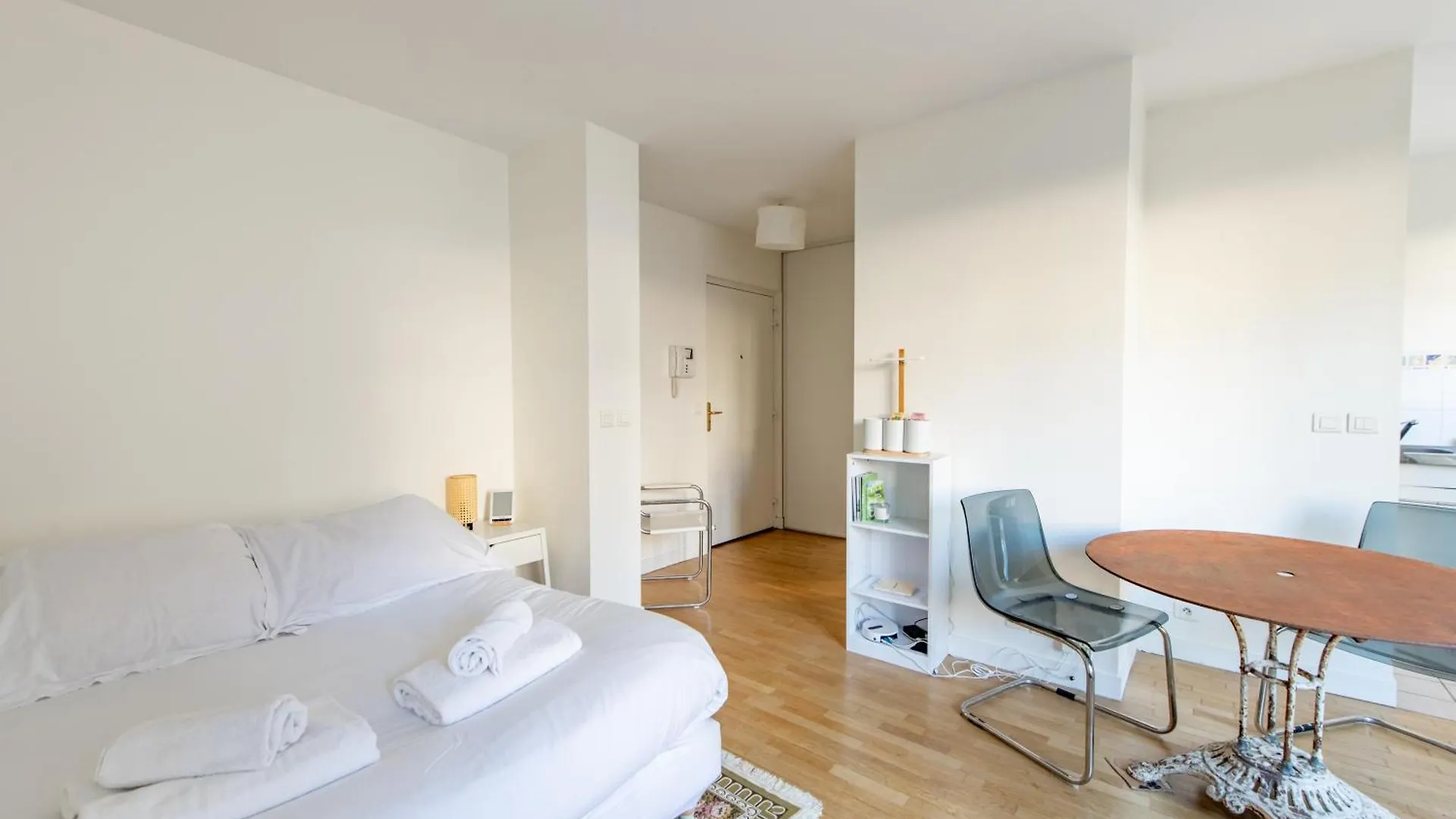 Dames - Studio Lumineux Gare Saint-Lazare Paris France